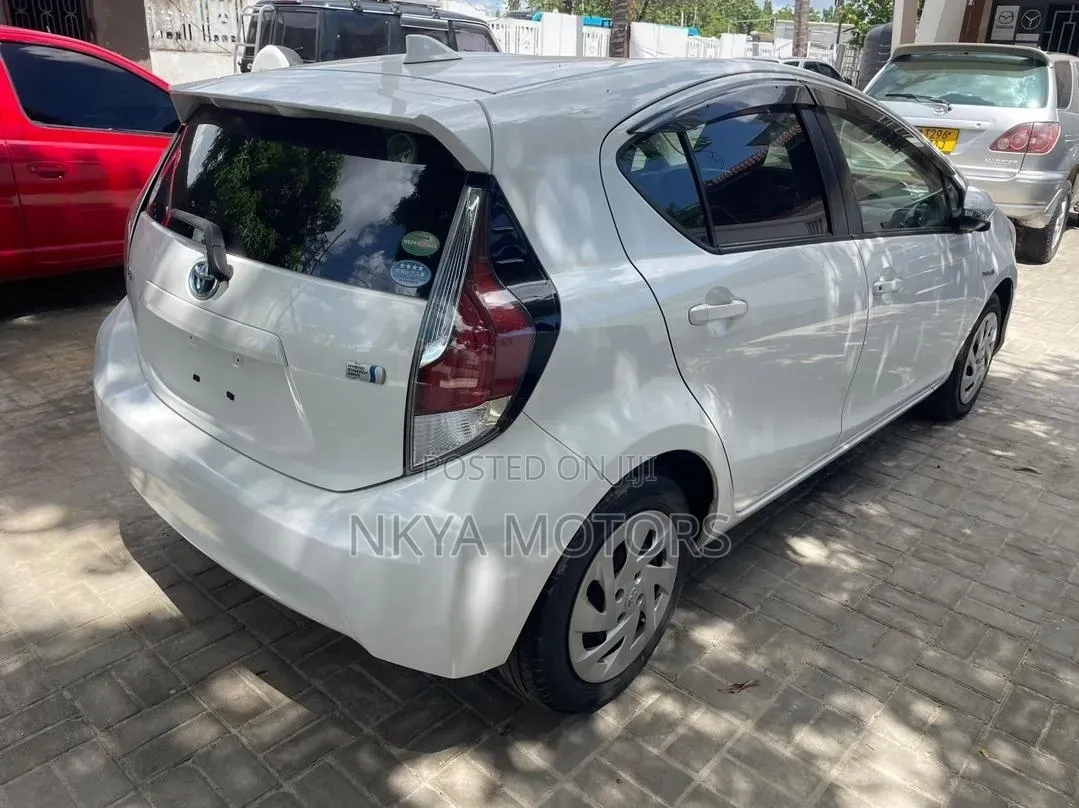 Toyota Aqua 2017 White