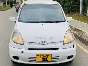 Toyota Fun Cargo 2004 White