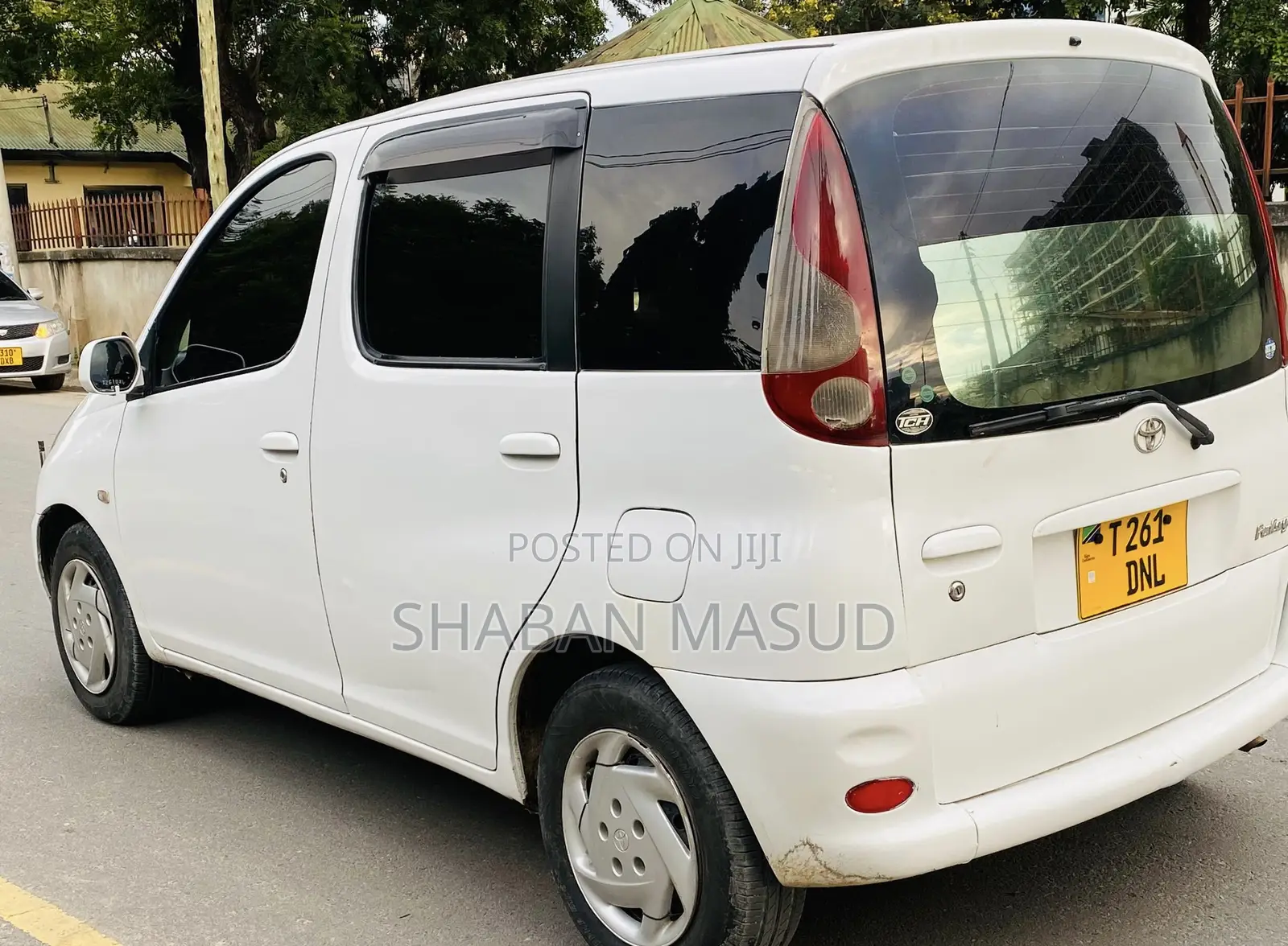 Toyota Fun Cargo 2004 White