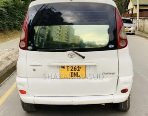 Toyota Fun Cargo 2004 White