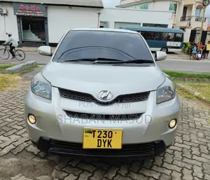 Toyota IST 2010 Silver