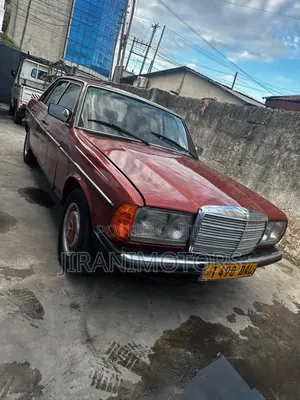 Mercedes-Benz W123 1982 Red