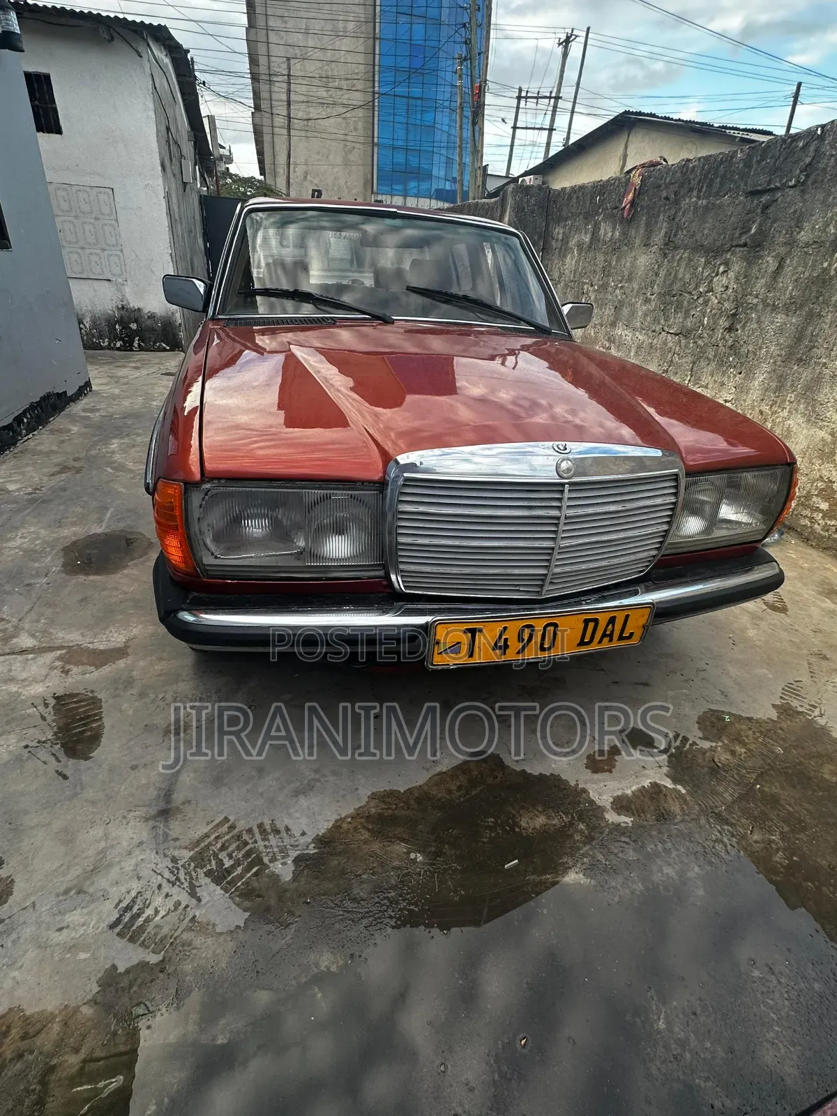 Mercedes-Benz W123 1982 Red