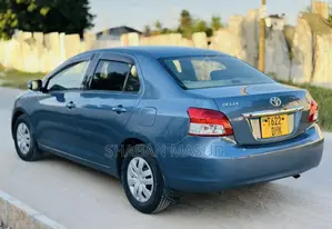 Toyota Belta 2006 Blue