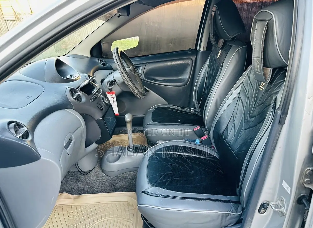 Toyota Vitz 1.3 AWD 5dr 2004 Silver