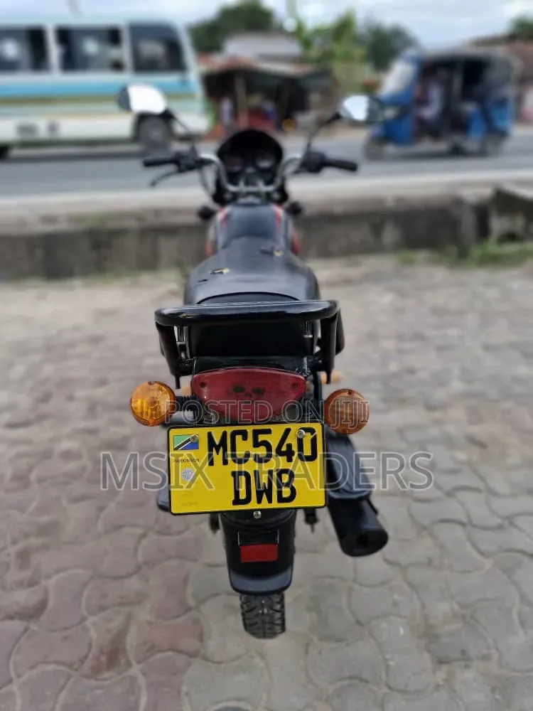 Bajaj Boxer X125 2023