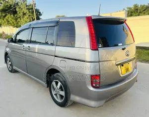 Toyota ISIS 1.8 L 2009 Gray