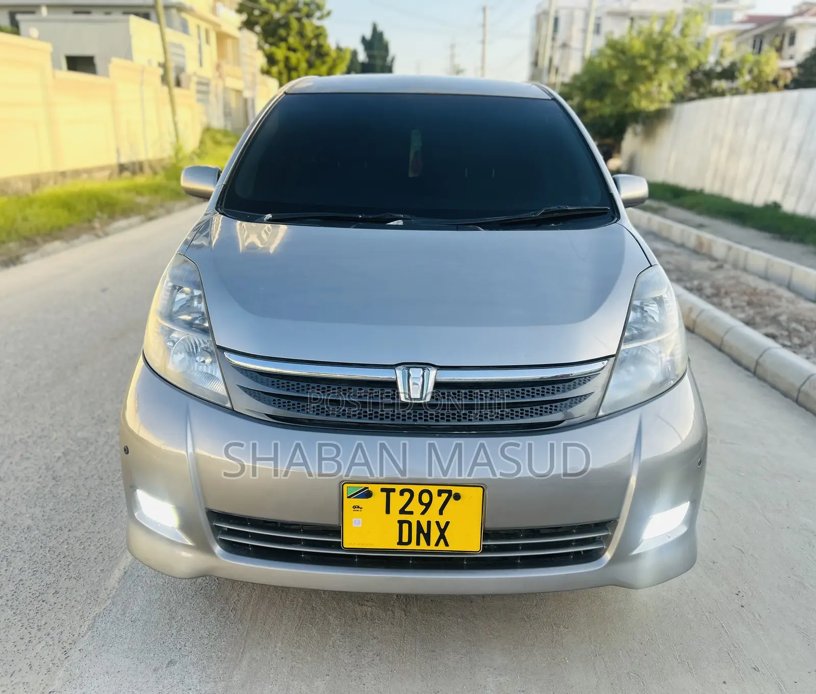 Toyota ISIS 1.8 L 2009 Gray