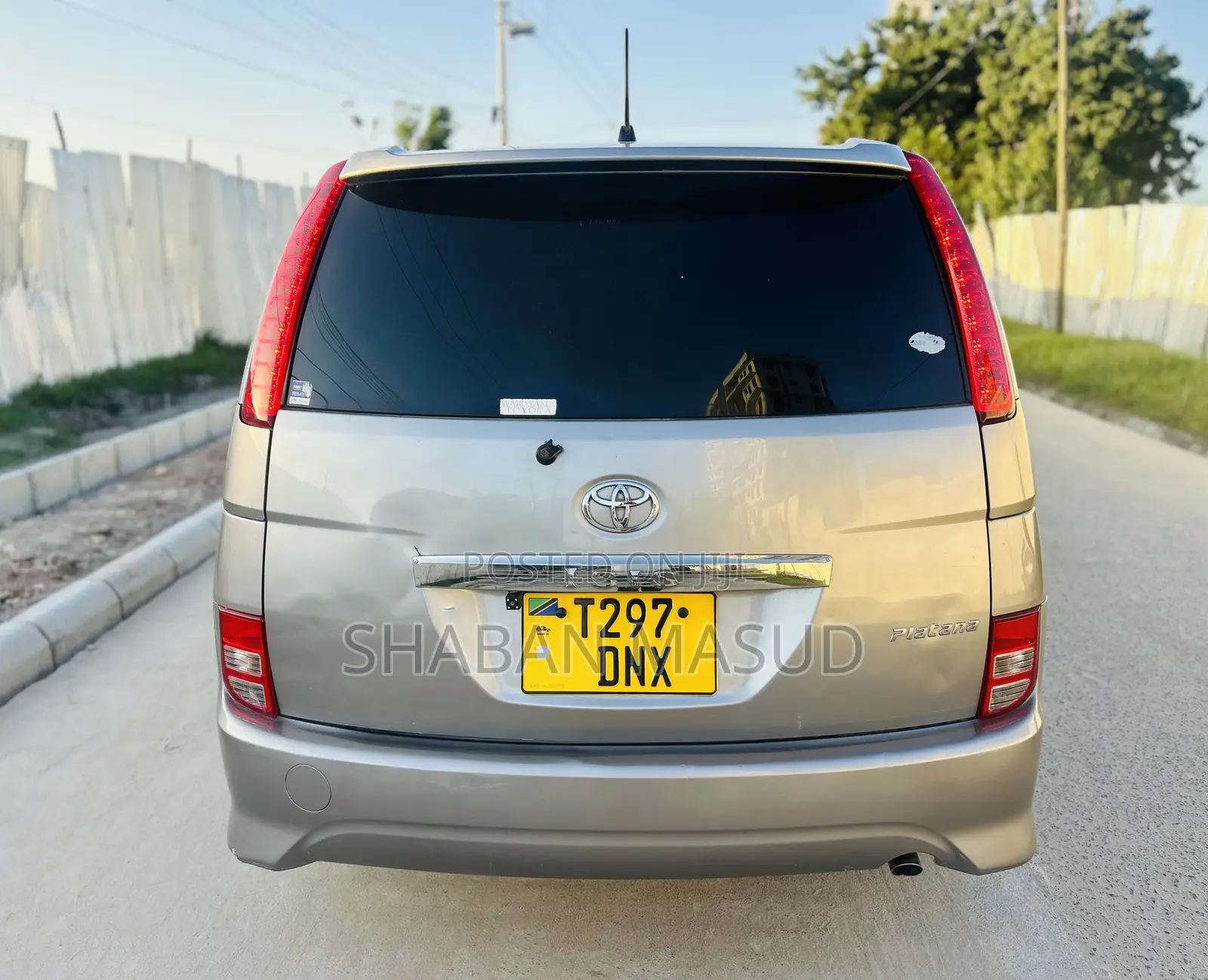 Toyota ISIS 1.8 L 2009 Gray