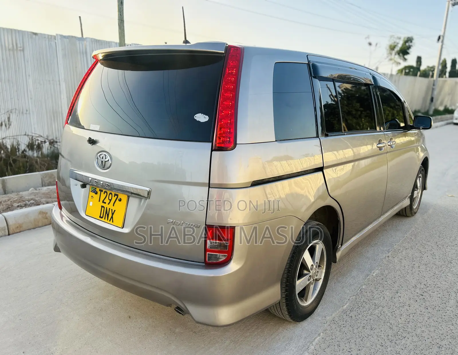 Toyota ISIS 1.8 L 2009 Gray