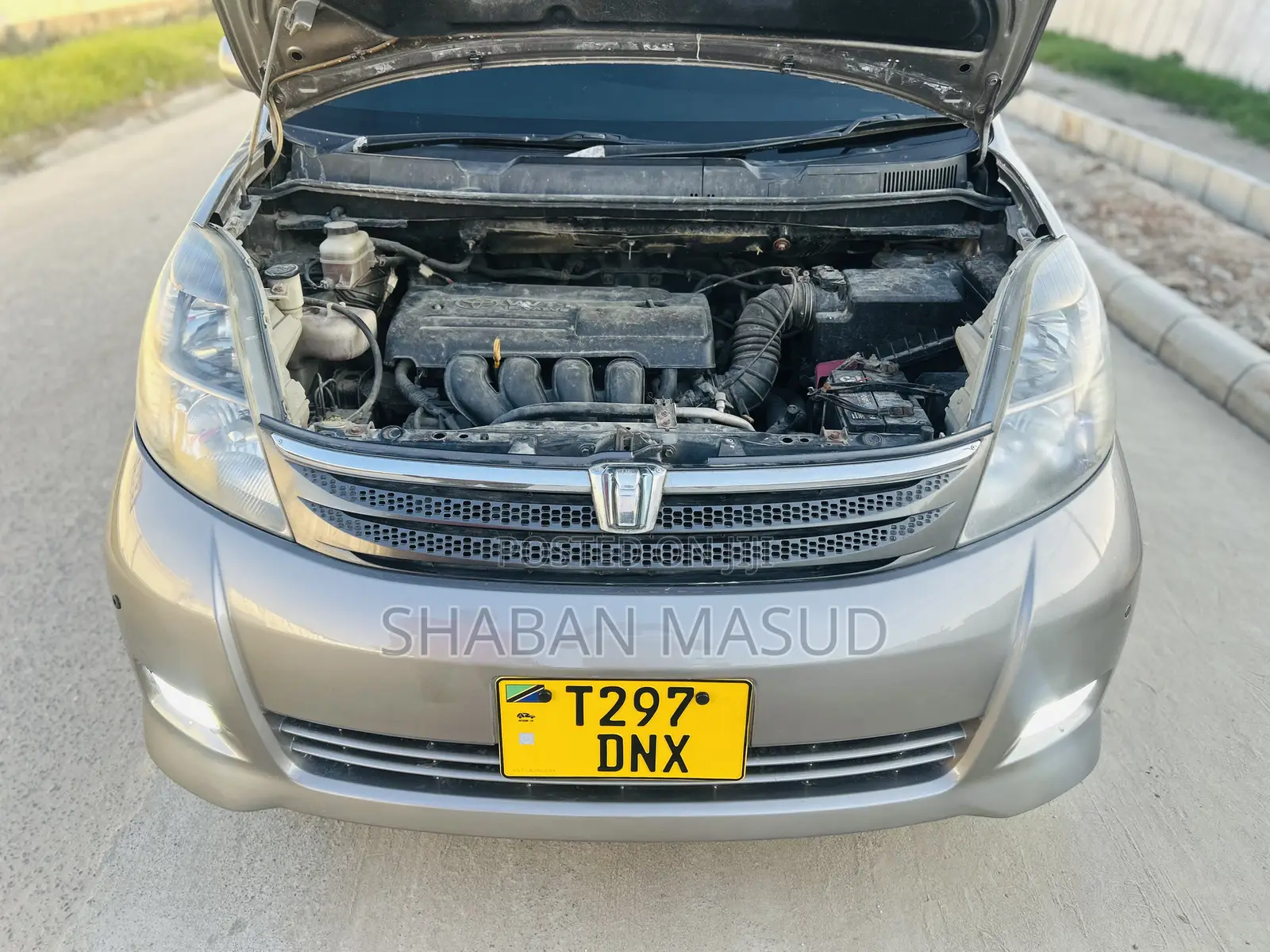 Toyota ISIS 1.8 L 2009 Gray