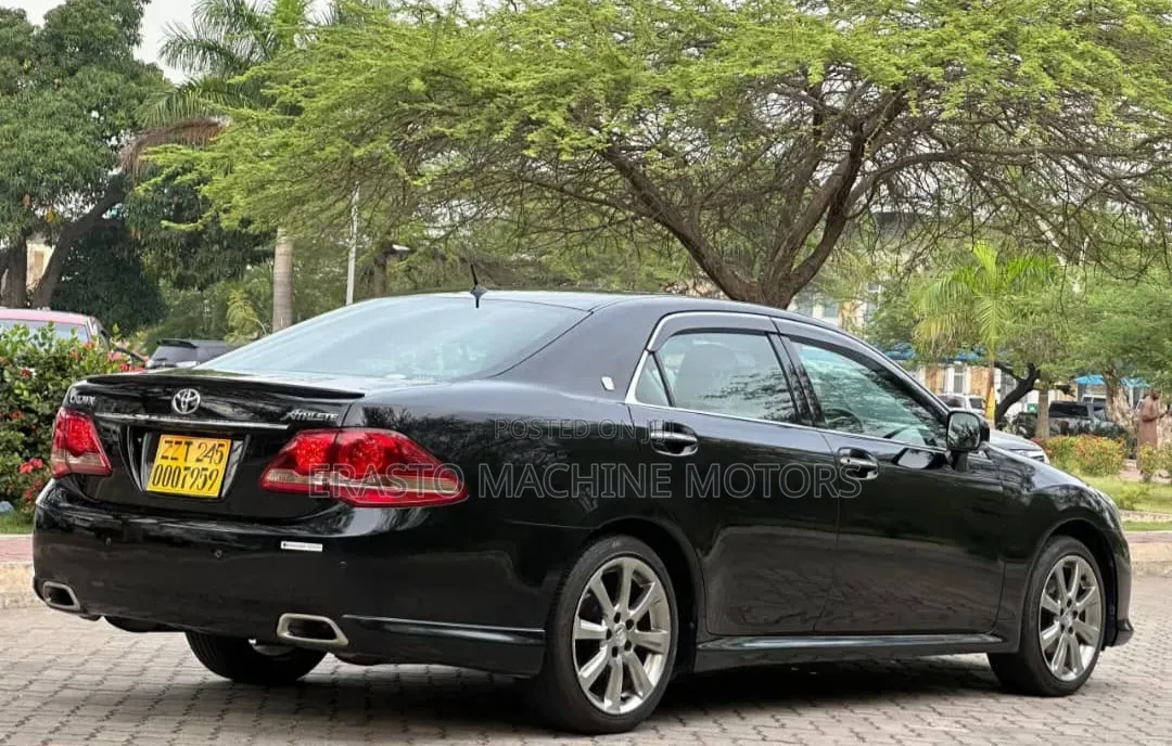 Toyota Crown 2010 Black