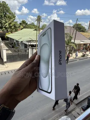 New Apple iPhone 15 128 GB Silver