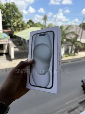 New Apple iPhone 15 128 GB Silver
