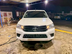 Toyota Hilux Revo Double Cab Deisel 2.4 RWD 2021 White