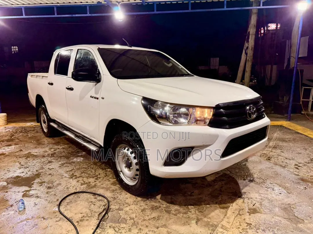 Toyota Hilux Revo Double Cab Deisel 2.4 RWD 2021 White