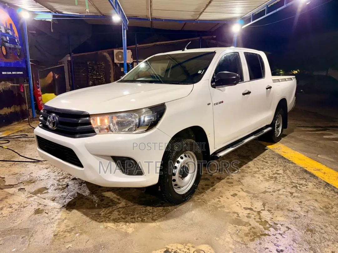 Toyota Hilux Revo Double Cab Deisel 2.4 RWD 2021 White