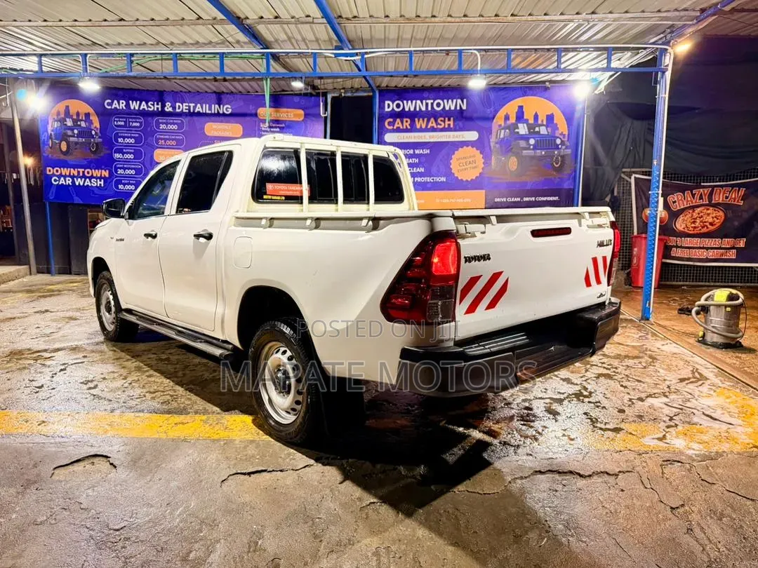 Toyota Hilux Revo Double Cab Deisel 2.4 RWD 2021 White