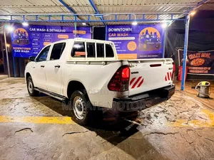 Toyota Hilux Revo Double Cab Deisel 2.4 RWD 2021 White