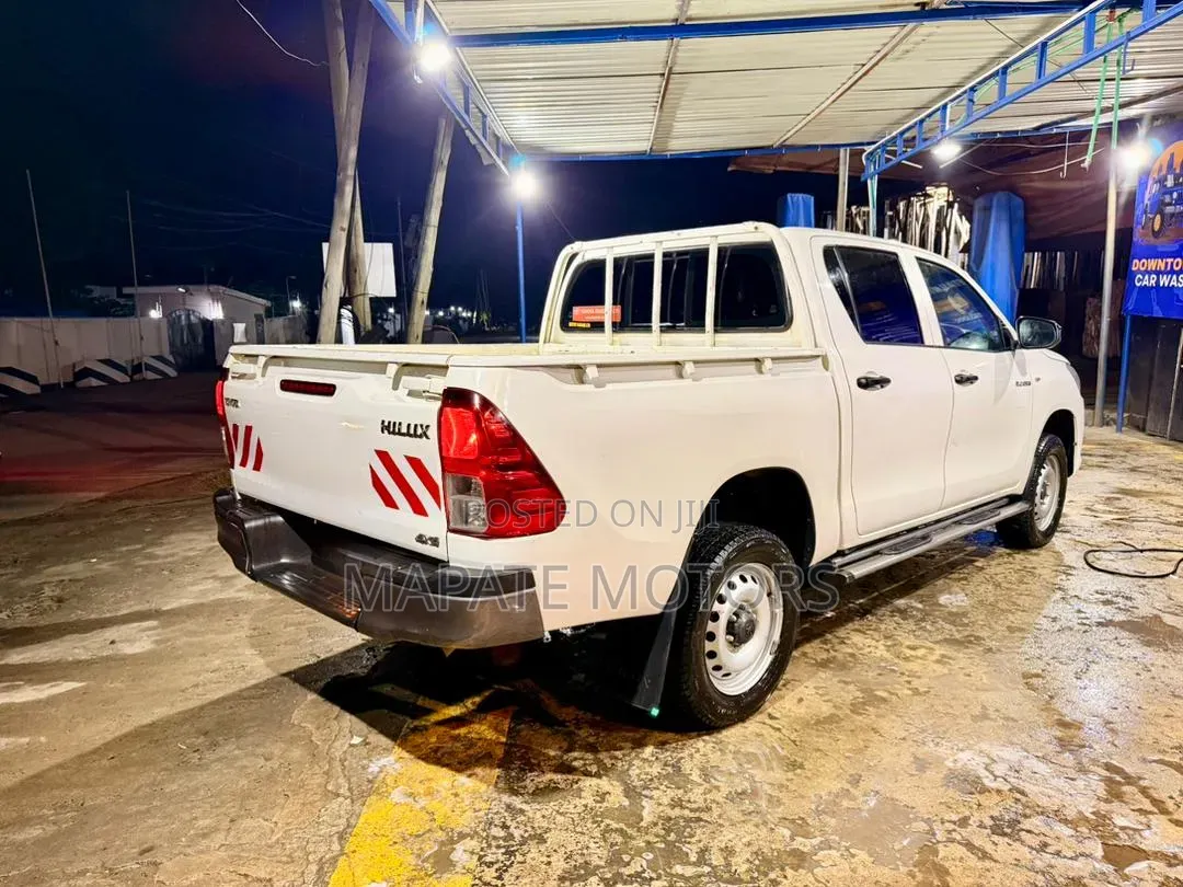 Toyota Hilux Revo Double Cab Deisel 2.4 RWD 2021 White