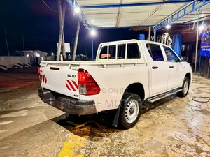 Toyota Hilux Revo Double Cab Deisel 2.4 RWD 2021 White