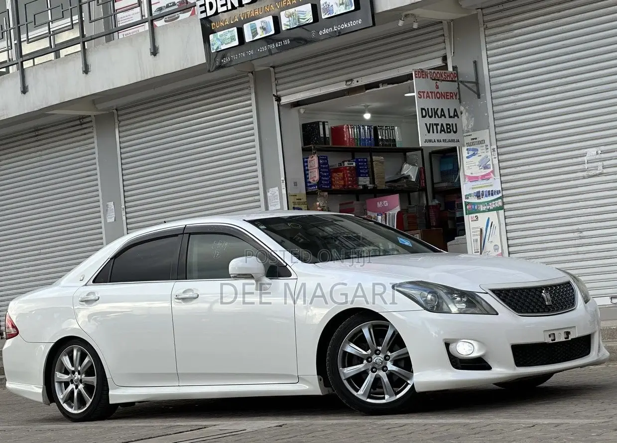 Toyota Crown 2009 White