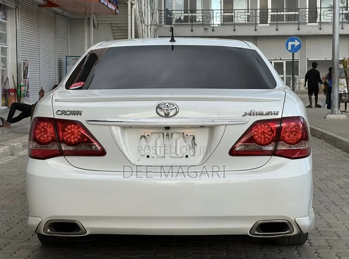 Toyota Crown 2009 White