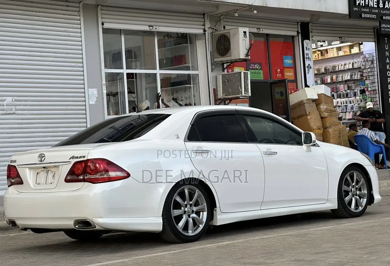 Toyota Crown 2009 White