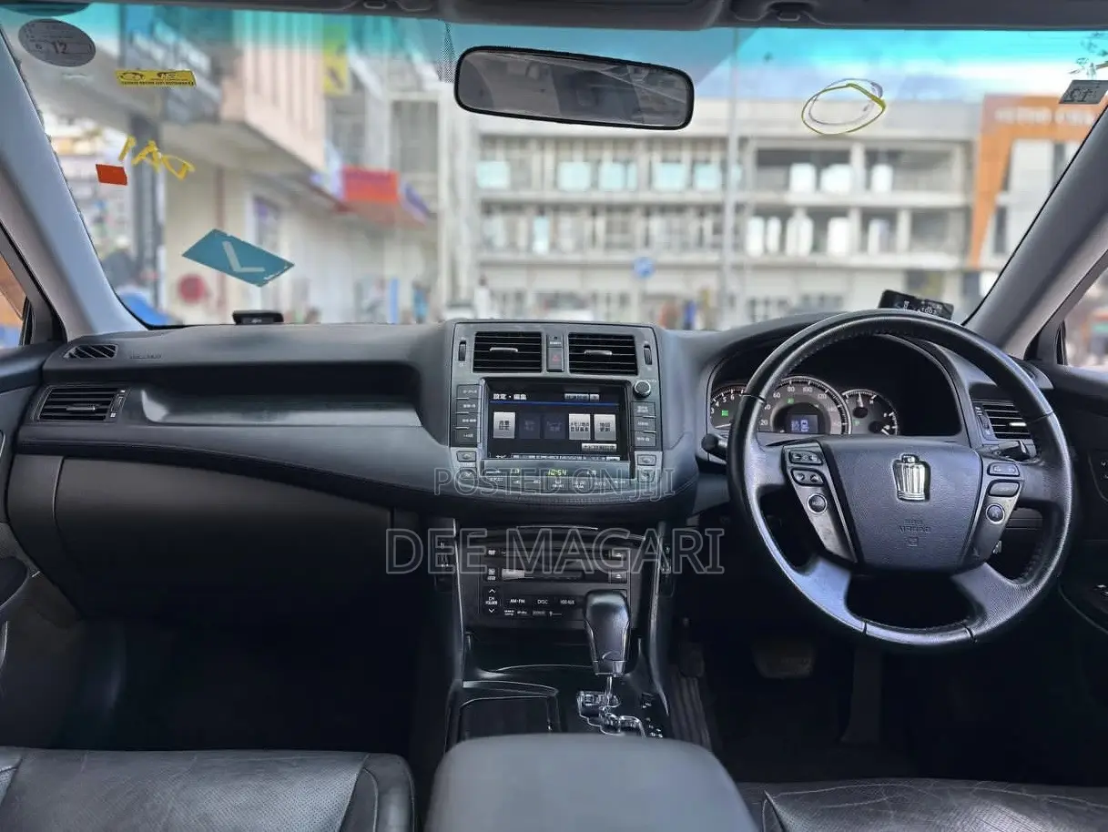 Toyota Crown 2009 White