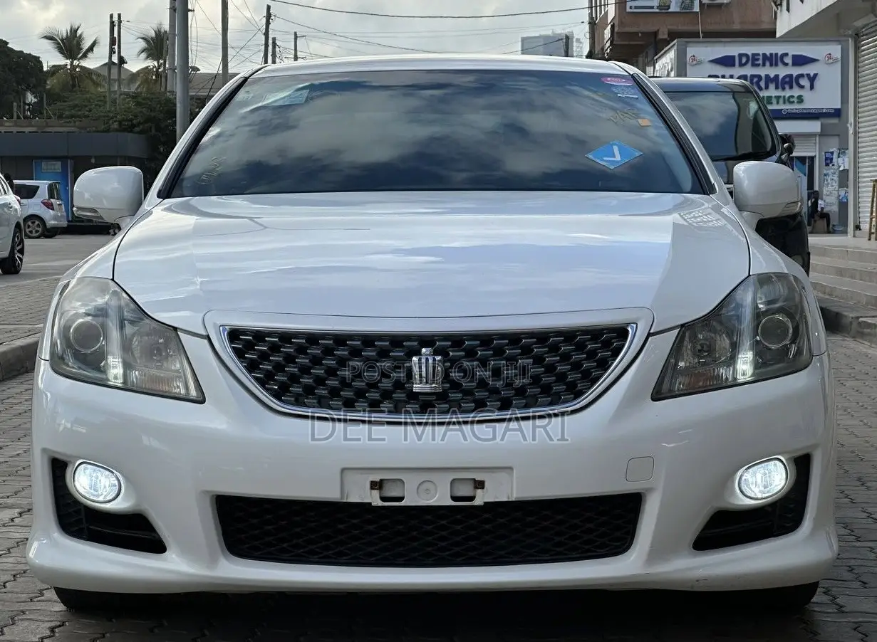 Toyota Crown 2009 White