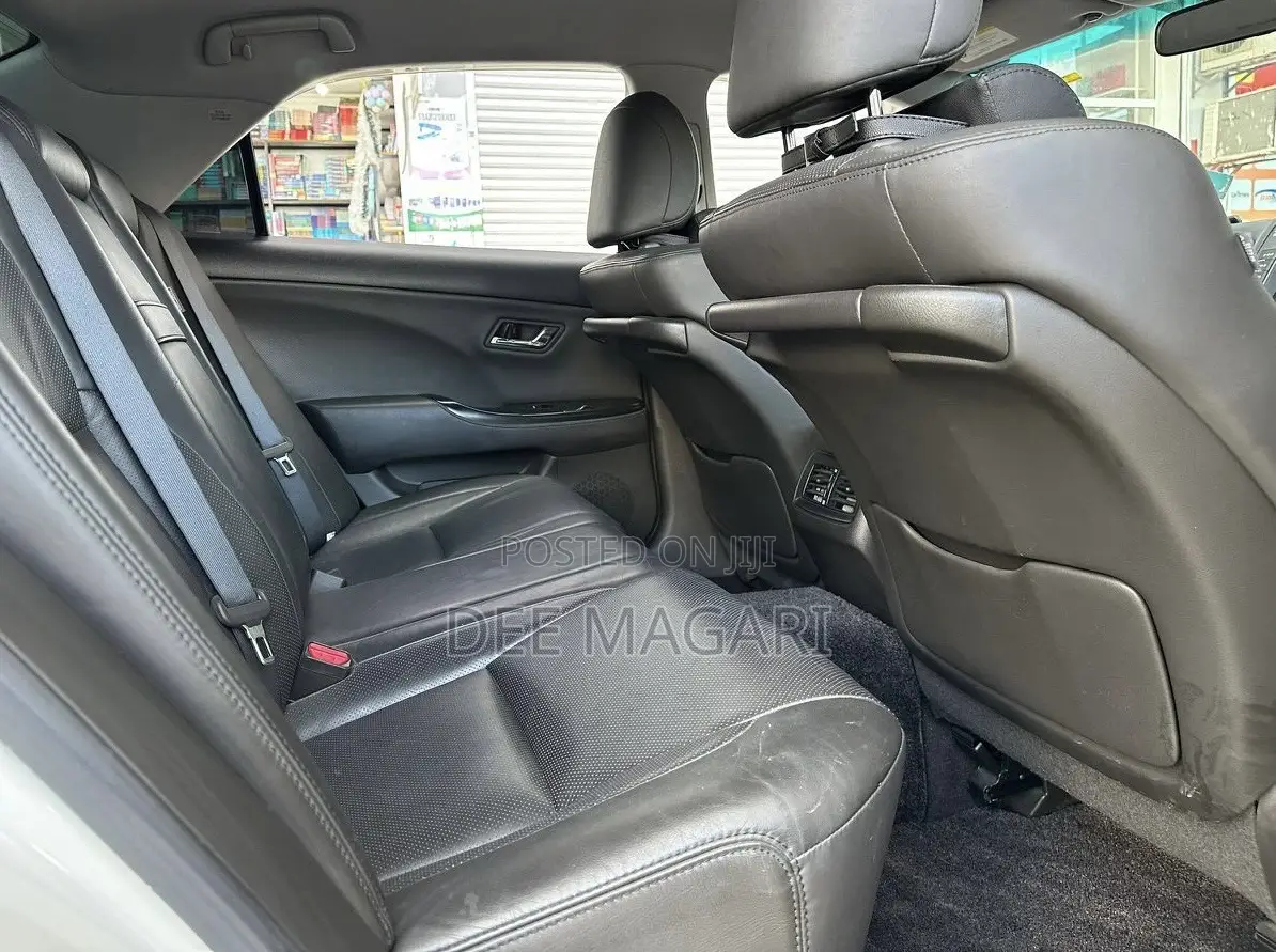 Toyota Crown 2009 White