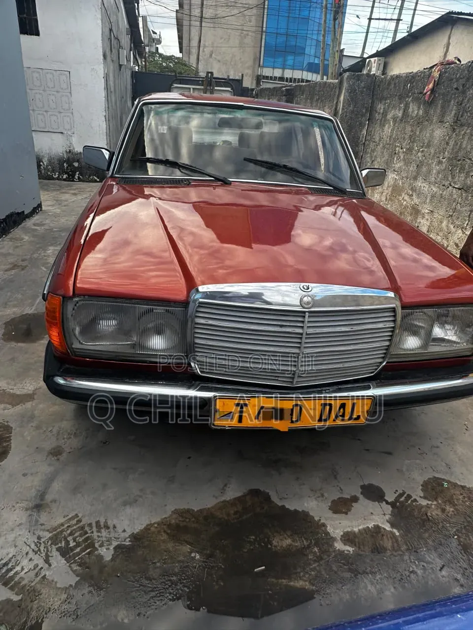 Mercedes-Benz W123 1984 Maroon