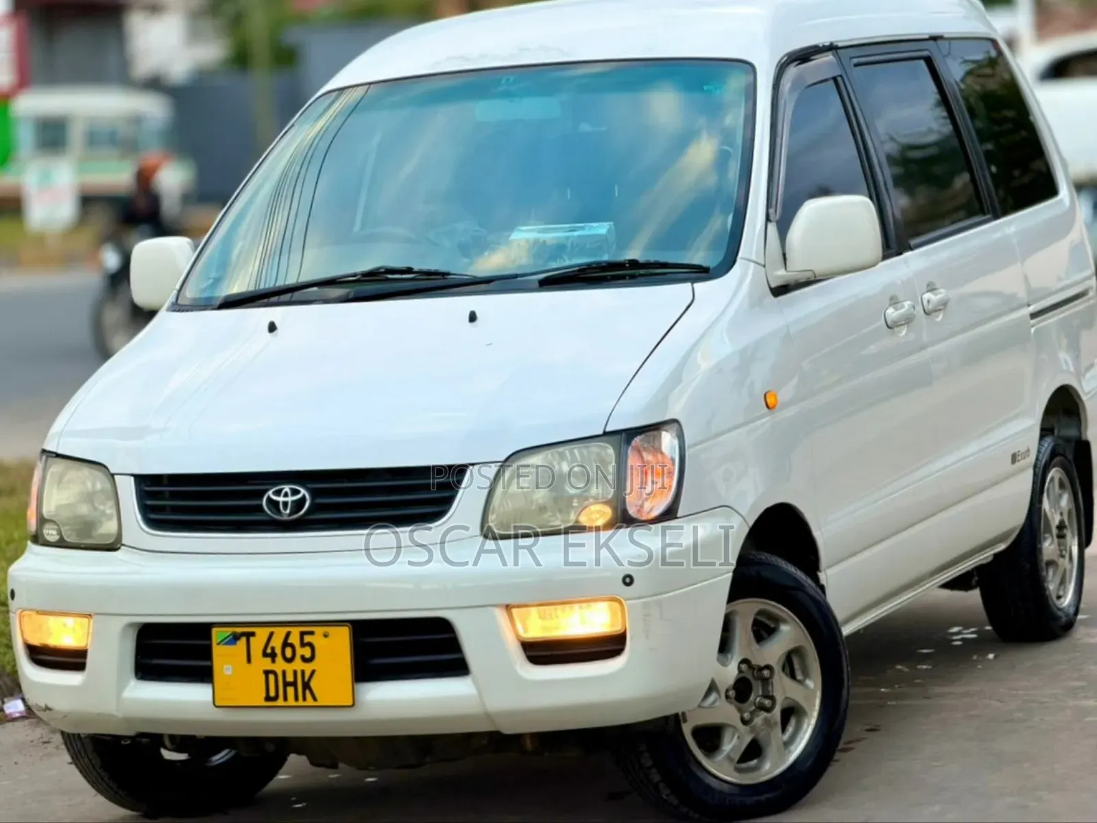 Toyota Noah 2001 White