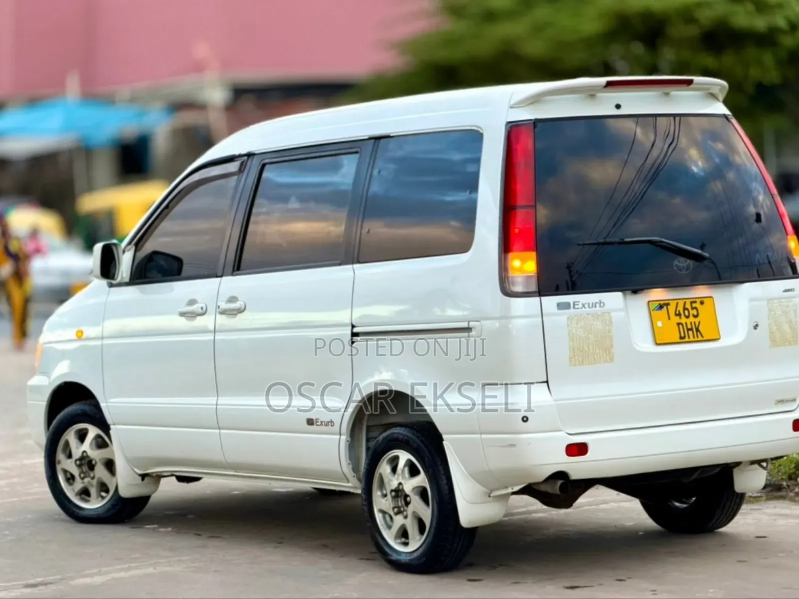 Toyota Noah 2001 White