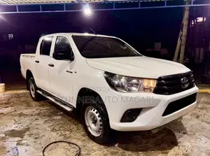 Toyota Hilux 2021 White