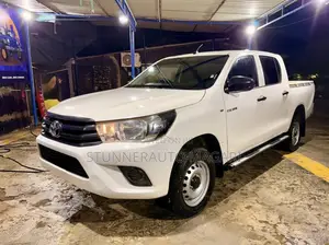 Toyota Hilux 2021 White