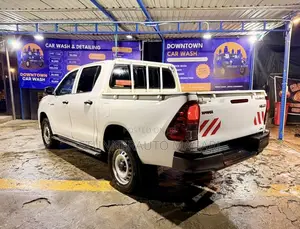 Toyota Hilux 2021 White