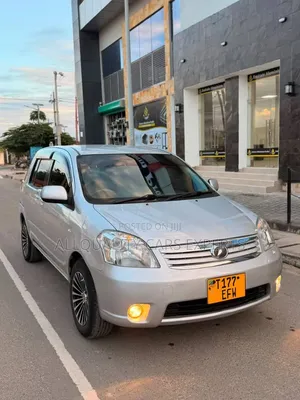 Toyota Raum 2004