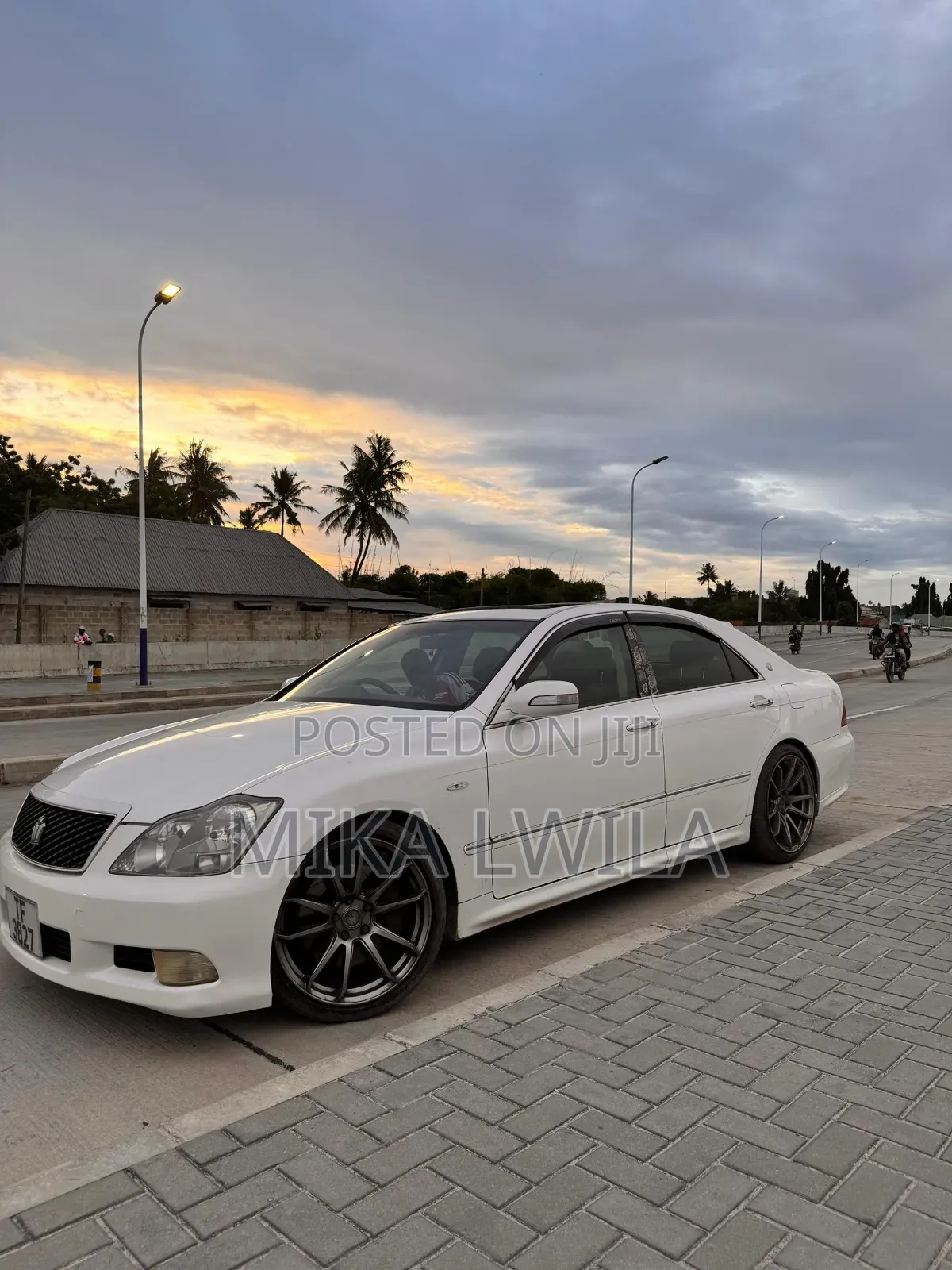 Toyota Crown 2006 White