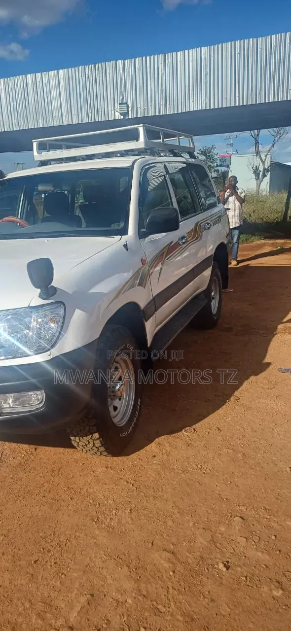 Toyota Land Cruiser 2007 White