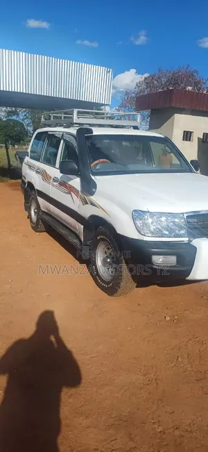 Toyota Land Cruiser 2007 White