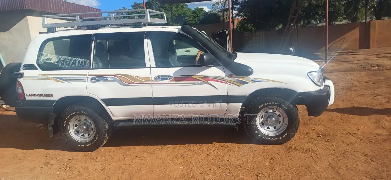 Toyota Land Cruiser 2007 White