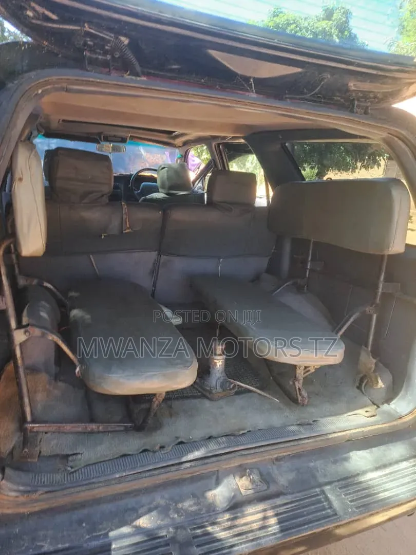 Toyota Hilux Surf 2000 Black