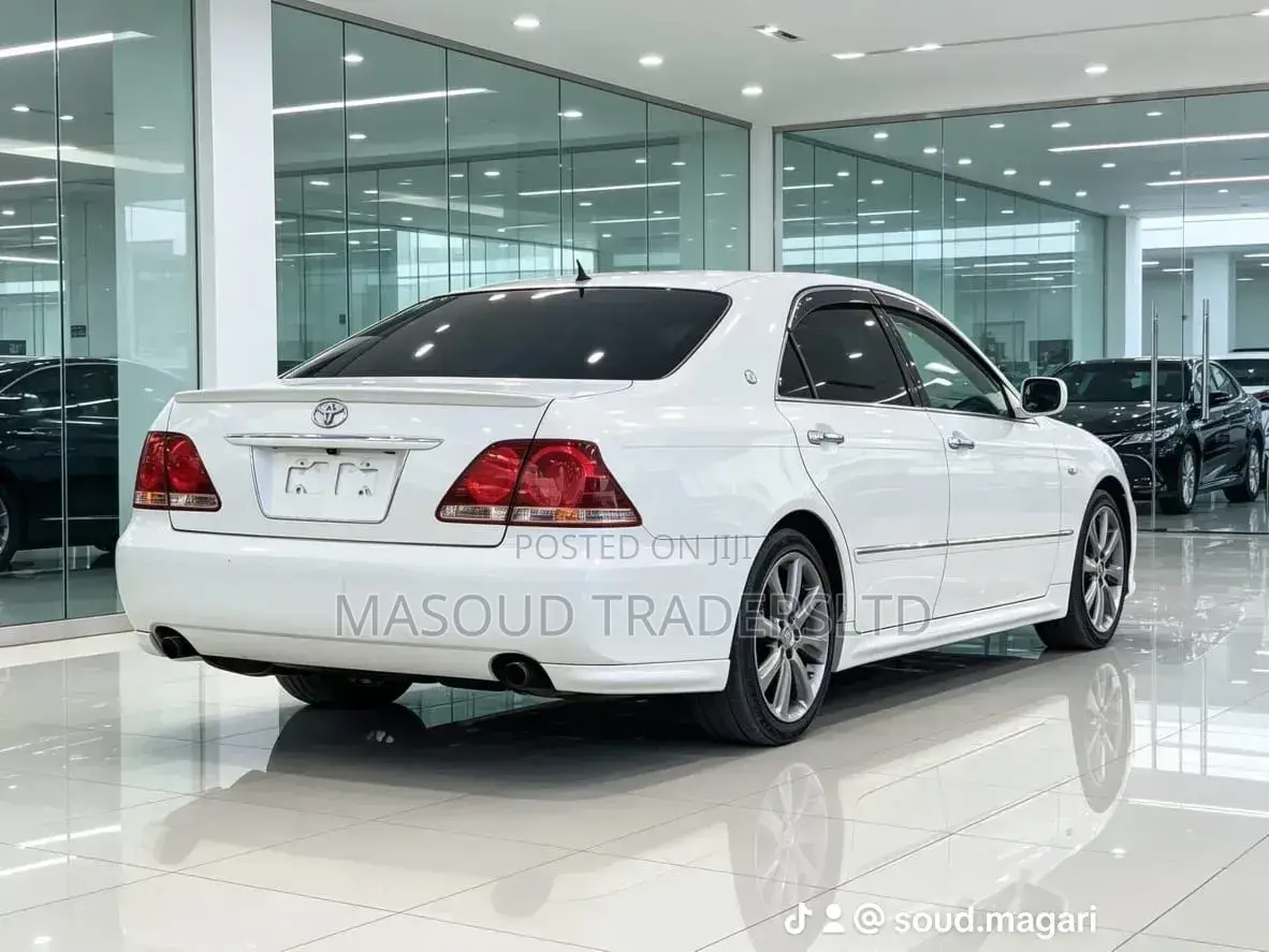 Toyota Crown 2006 White