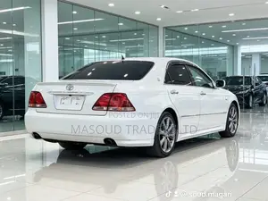 Toyota Crown 2006 White