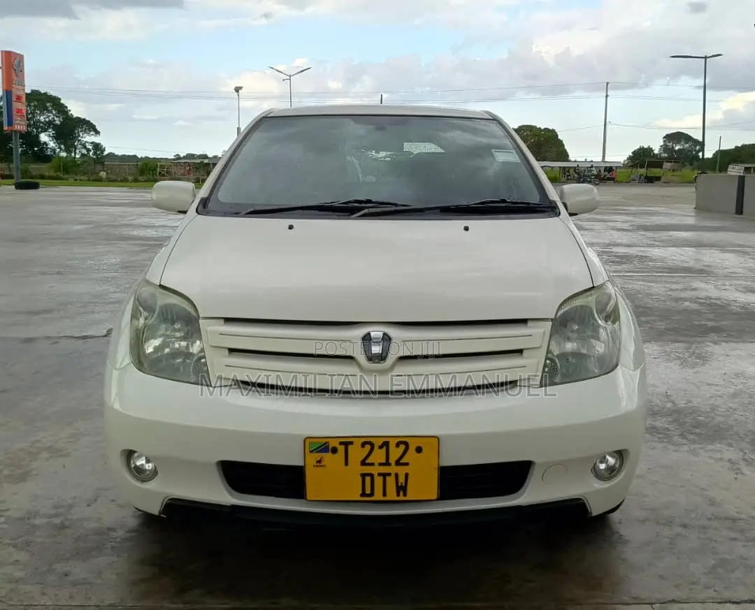 Toyota IST 2004 White