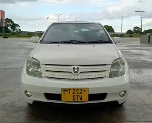 Toyota IST 2004 White