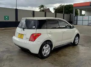 Toyota IST 2004 White