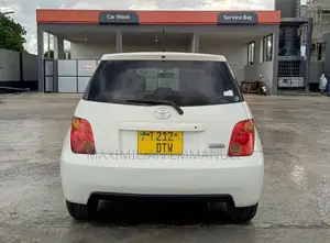 Toyota IST 2004 White