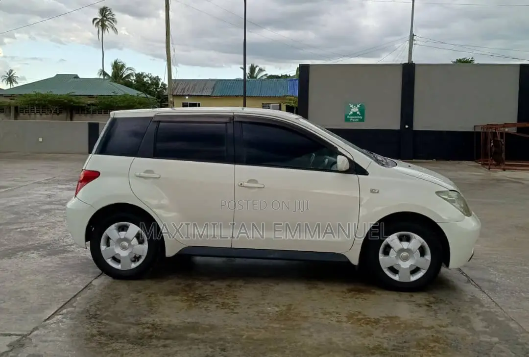 Toyota IST 2004 White